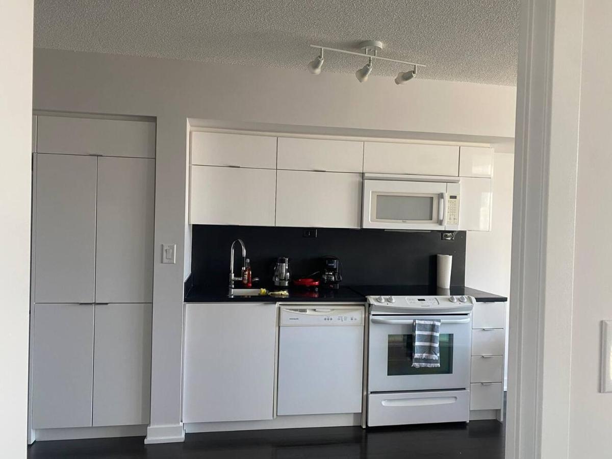 Family Oriented Downtown Toronto 2Bdrm Condo With Parking & Office Space Экстерьер фото