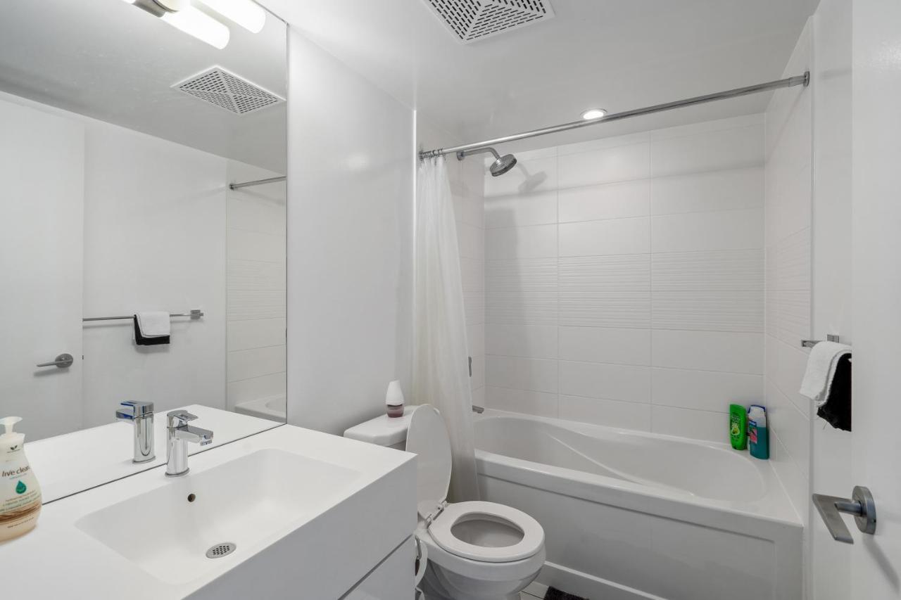 Family Oriented Downtown Toronto 2Bdrm Condo With Parking & Office Space Экстерьер фото