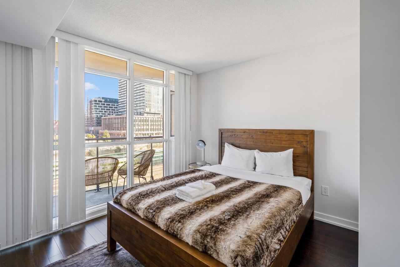 Family Oriented Downtown Toronto 2Bdrm Condo With Parking & Office Space Экстерьер фото