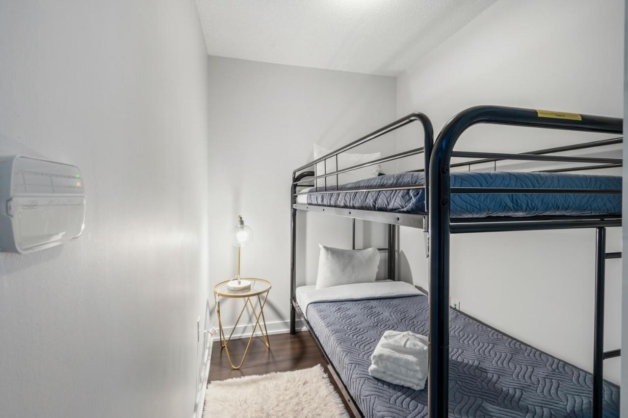 Family Oriented Downtown Toronto 2Bdrm Condo With Parking & Office Space Экстерьер фото
