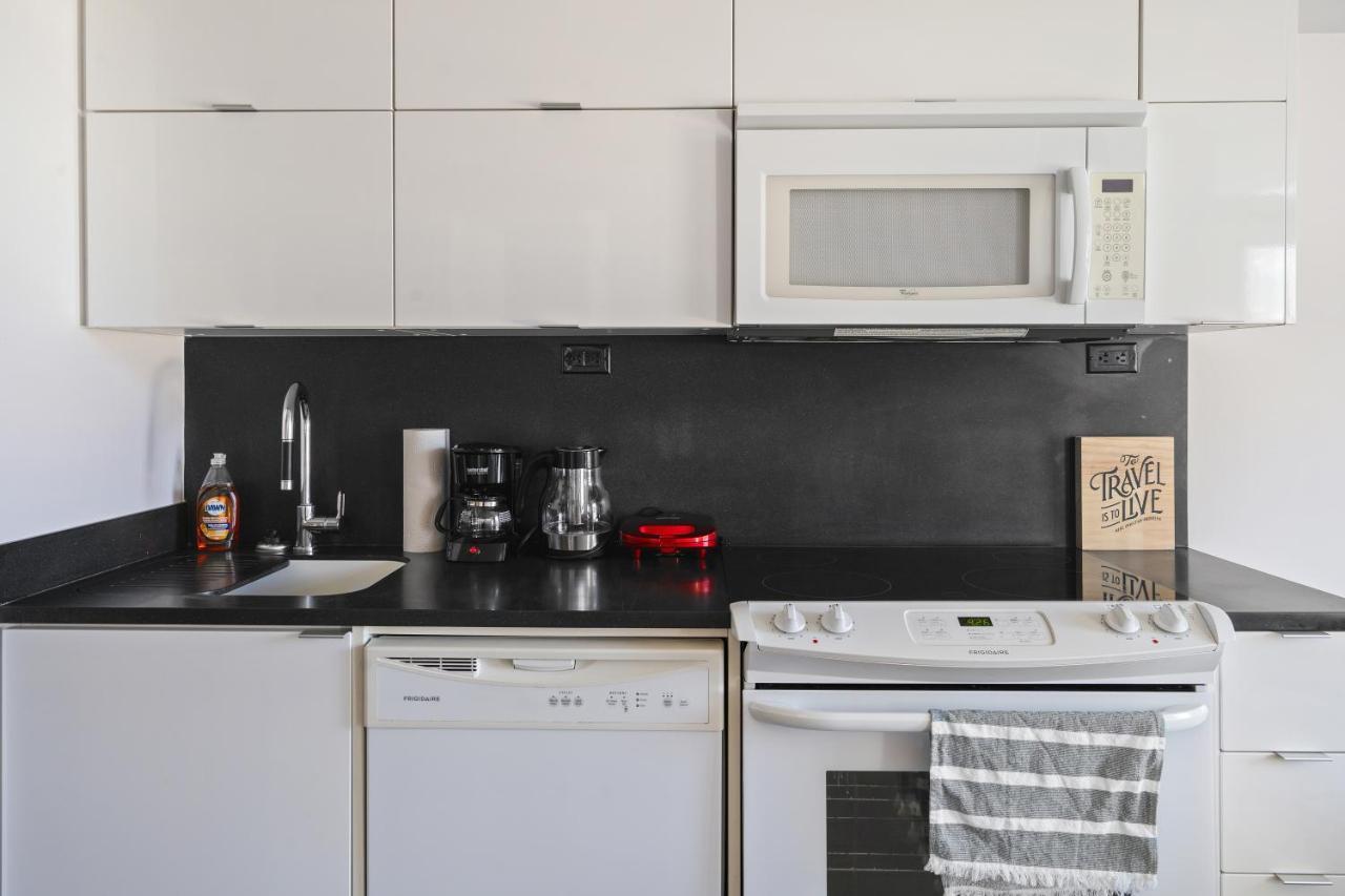 Family Oriented Downtown Toronto 2Bdrm Condo With Parking & Office Space Экстерьер фото