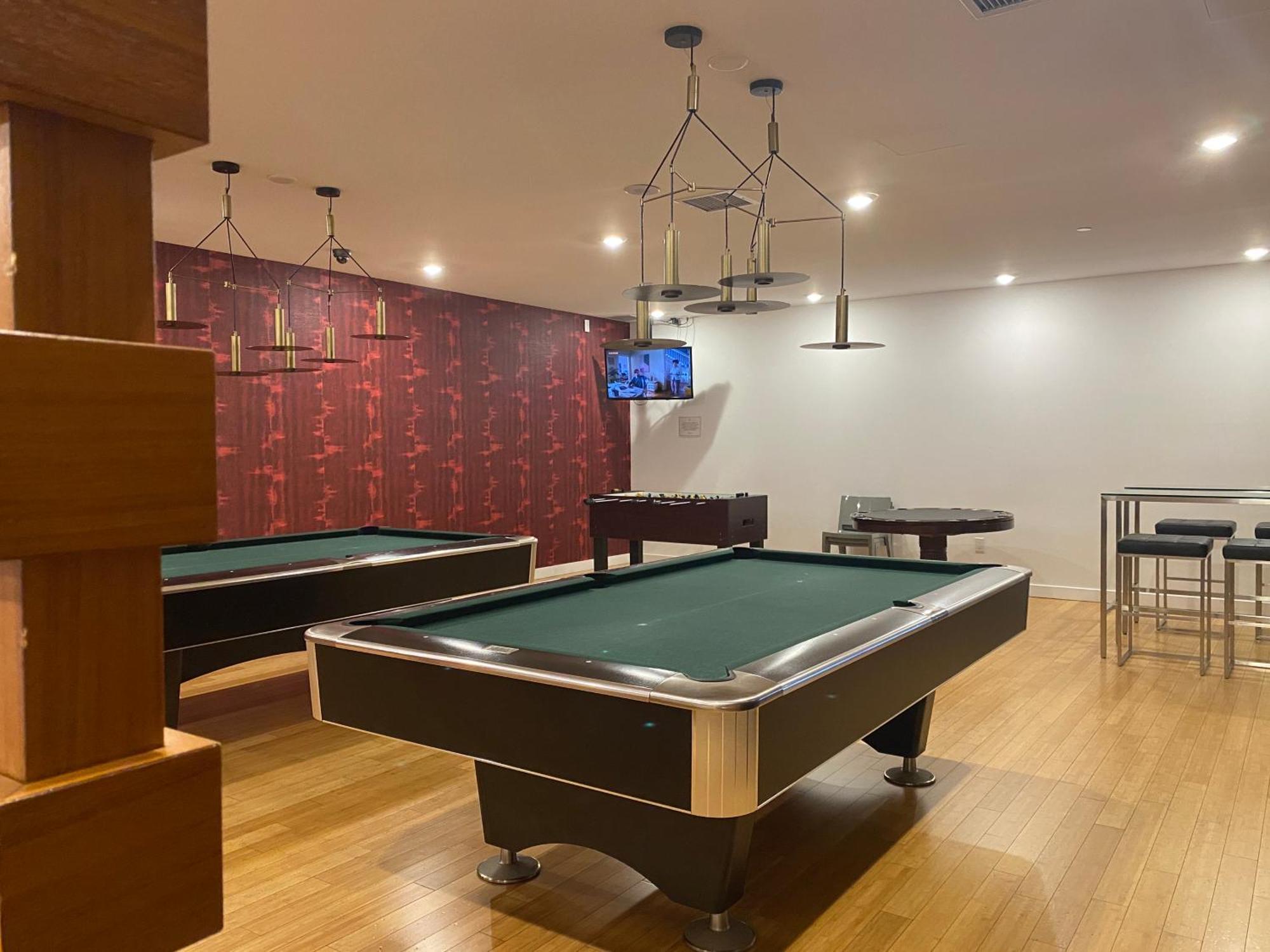 Family Oriented Downtown Toronto 2Bdrm Condo With Parking & Office Space Экстерьер фото